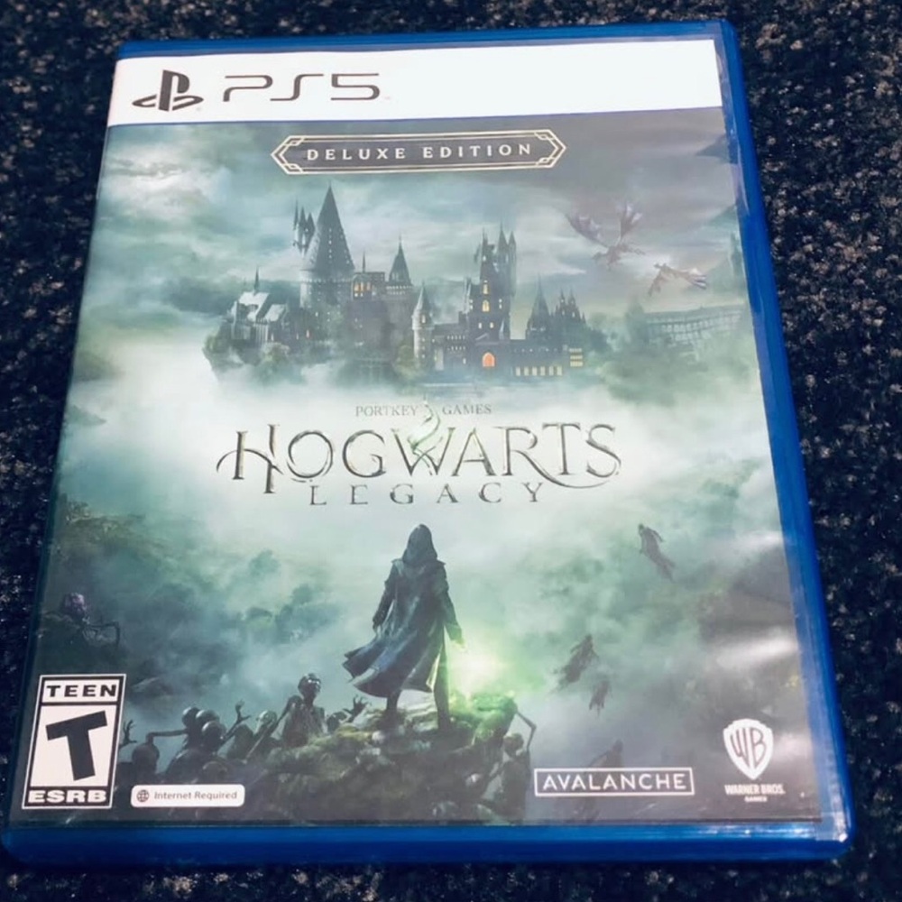 Portkey Games Hogwarts Legacy Deluxe Edition for PS5 - Blue Case